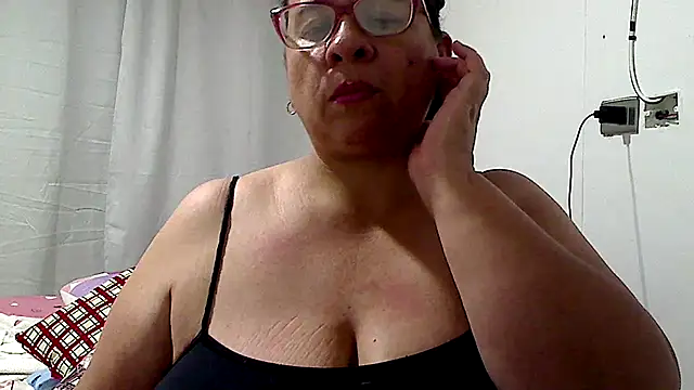 Snapshot of luciana69hot chatting on 05-30-26, 02:40 luciana69hot online show from 05-30-26, 02:40