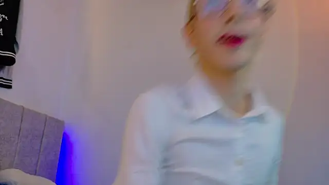 liiamluna  online show from 05-27-26, 02:35