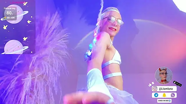 liiamluna  online show from 10-26-25, 09:31