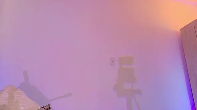 liiamluna  online show from 06-04-26, 11:04