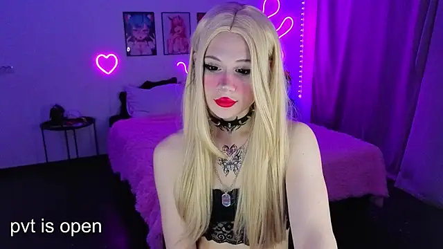 Snapshot of your_little_eva chatting on 10-05-25, 09:49 your little eva online show from 10-05-25, 09:49