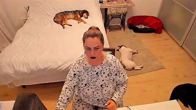 Squirt Kimm online show from 11-14-25, 04:38