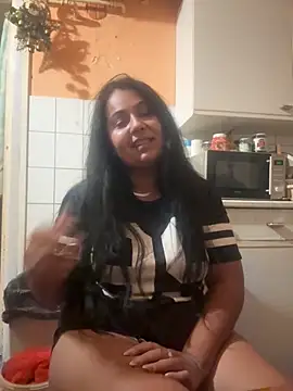 Snapshot of Melissa10 chatting on 10-13-25, 10:10 Melissa10 online show from 10-13-25, 10:10
