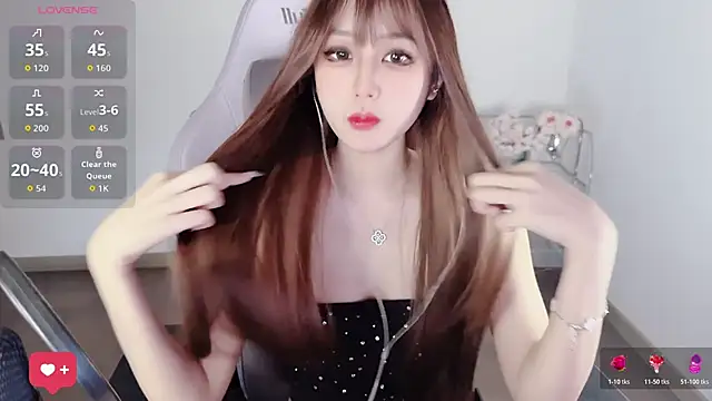 Snapshot of OwQoll chatting on 03-26-26, 06:55 OwQoll online show from 03-26-26, 06:55