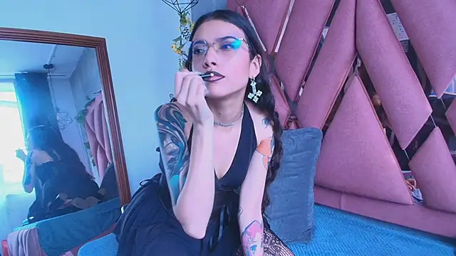 viollettaa  online show from 12-03-25, 07:24