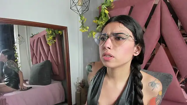 viollettaa  online show from 04-05-26, 05:08