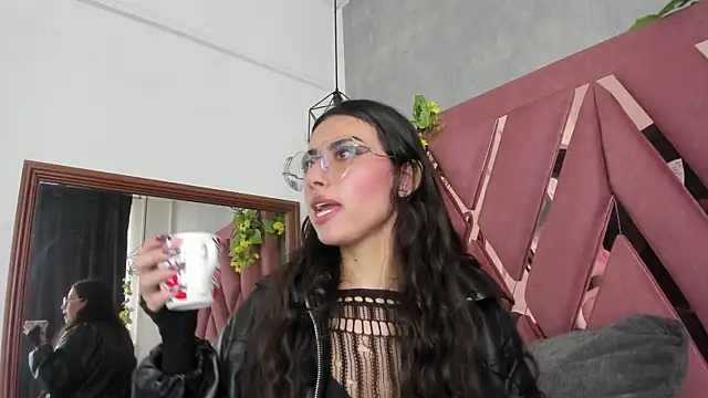 viollettaa  online show from 04-10-26, 06:48