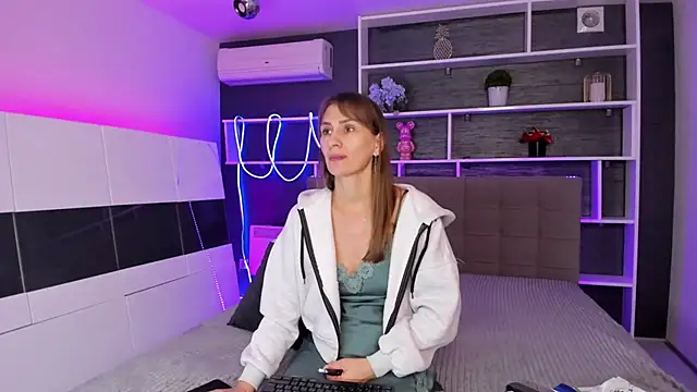 ChristyBrook online show from 11-30-25, 08:09