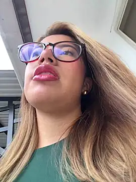 sara calderon online show from 10-28-25, 01:32