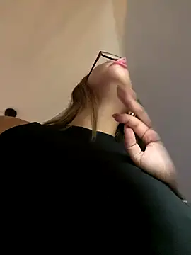 sara calderon online show from 10-08-25, 01:23