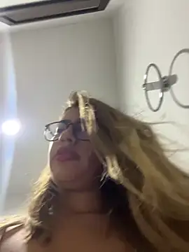 sara calderon online show from 11-06-25, 01:26