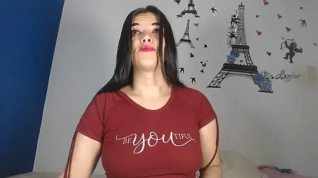 Snapshot of IVONNE_SEX chatting on 09-23-25, 10:06 IVONNE SEX online show from 09-23-25, 10:06