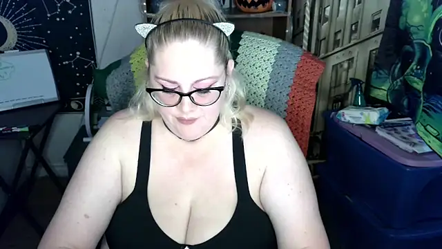 Kinky Witch online show from 05-19-26, 04:25