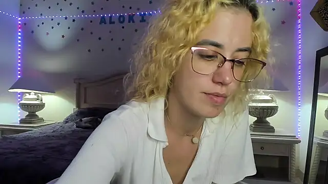 Snapshot of aalokitaa chatting on 11-04-25, 06:06 aalokitaa online show from 11-04-25, 06:06