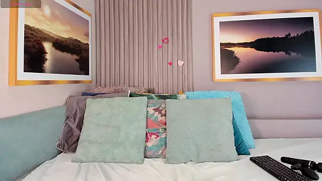 Snapshot of Hailey-Fox chatting on 01-17-26, 01:47 Hailey-Fox online show from 01-17-26, 01:47