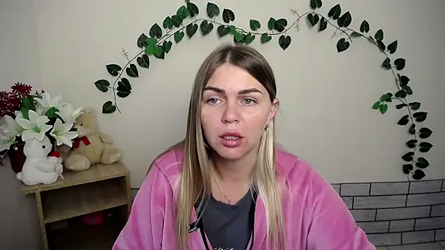 Snapshot of Magic_Katarina_ chatting on 09-15-25, 06:36 Magic Katarina online show from 09-15-25, 06:36