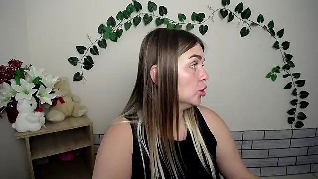 Snapshot of Magic_Katarina_ chatting on 09-22-25, 07:03 Magic Katarina online show from 09-22-25, 07:03