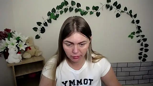 Snapshot of Magic_Katarina_ chatting on 09-23-25, 06:20 Magic Katarina online show from 09-23-25, 06:20