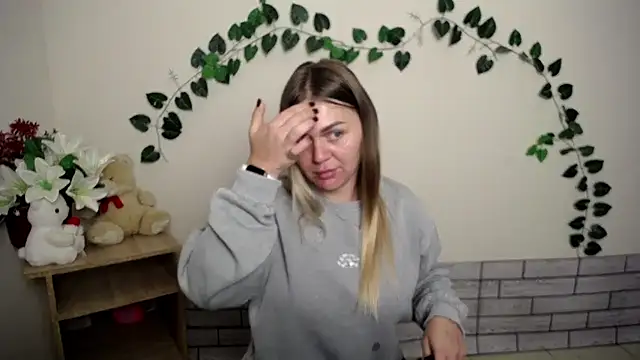 Snapshot of Magic_Katarina_ chatting on 10-15-25, 06:54 Magic Katarina online show from 10-15-25, 06:54