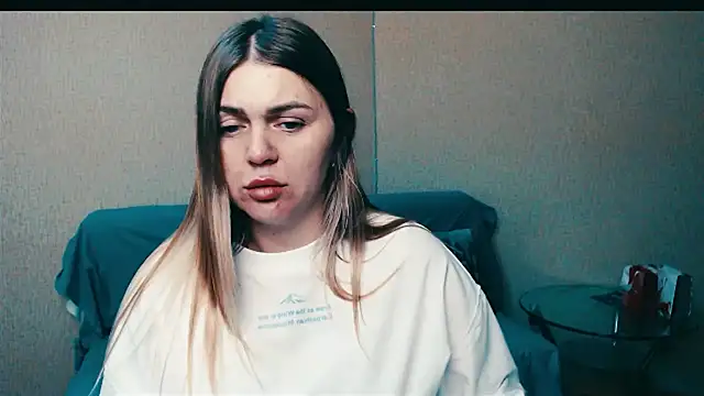 Snapshot of Magic_Katarina_ chatting on 10-28-25, 02:16 Magic Katarina online show from 10-28-25, 02:16