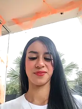 Juliana Xander online show from 10-29-25, 04:39