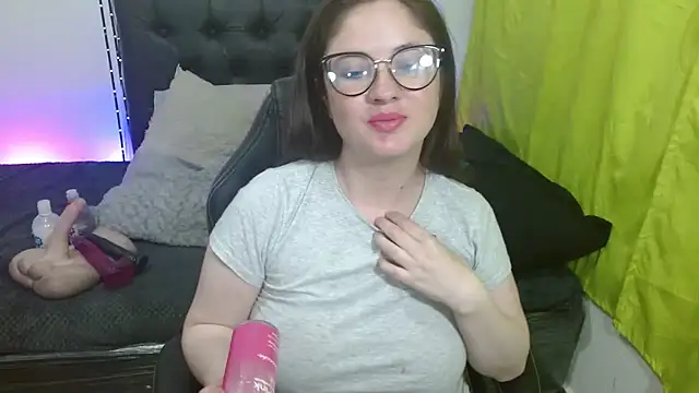 Snapshot of KrystalAdams chatting on 10-20-25, 02:39 KrystalAdams online show from 10-20-25, 02:39