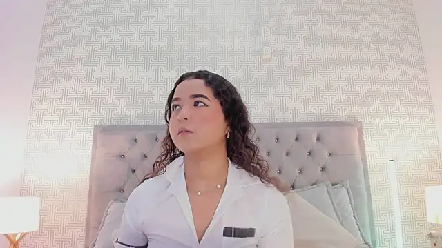 Evaa Lunna  online show from 03-18-26, 08:10