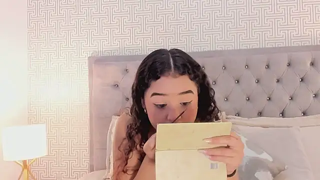 Evaa Lunna  online show from 03-20-26, 08:43