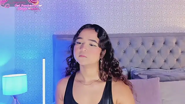 Evaa Lunna  online show from 12-20-25, 08:22