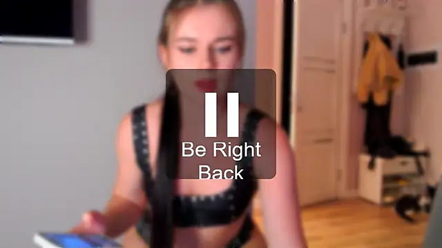 Snapshot of AlexaButttler chatting on 10-20-25, 09:37 AlexaButttler online show from 10-20-25, 09:37