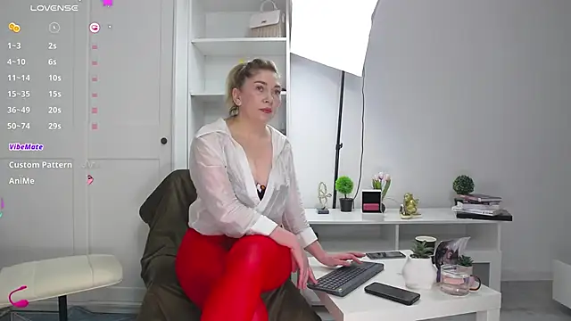 Snapshot of Anna_glamlovely chatting on 01-17-26, 07:34 Anna glamlovely online show from 01-17-26, 07:34