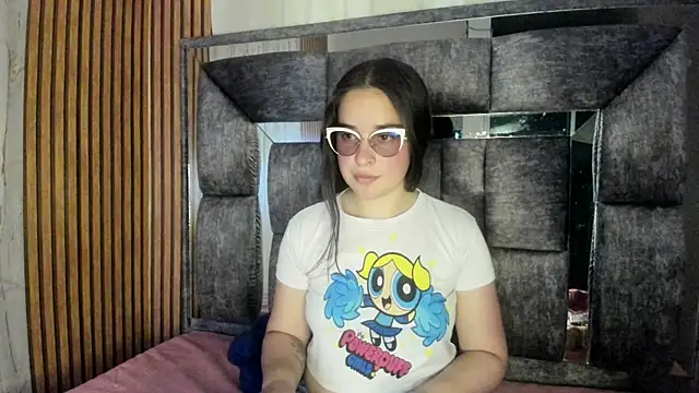 Snapshot of Cherry__Hot chatting on 09-23-25, 10:17 Cherry Hot online show from 09-23-25, 10:17