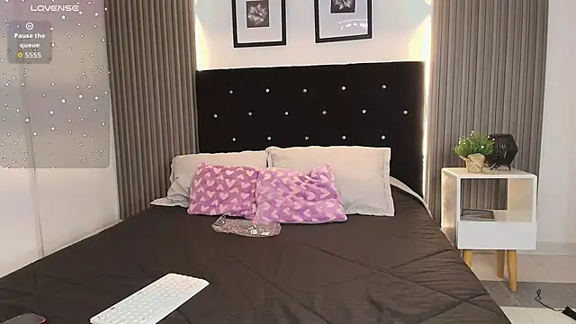 ashlycarteer online show from 10-05-25, 07:04