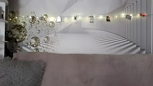 EvoletteLouLou online show from 11-18-25, 03:15