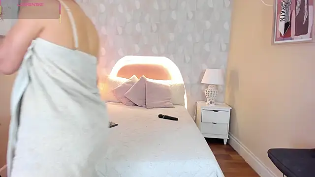 isabella milf  online show from 11-19-25, 07:03