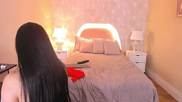 isabella milf  online show from 02-14-26, 07:14