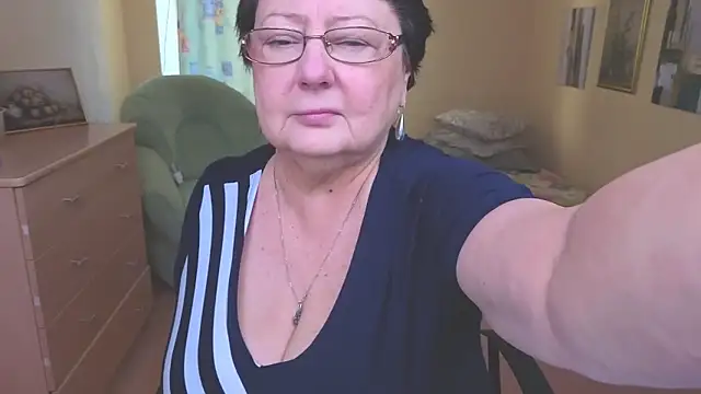 Margo Moll online show from 12-15-25, 08:42