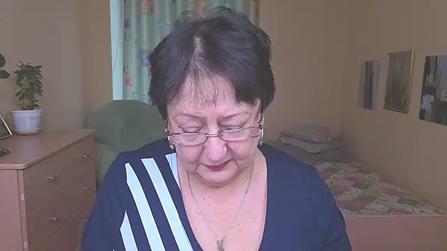 Margo Moll online show from 12-20-25, 08:28