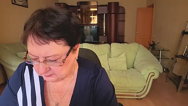 Snapshot of Margo_Moll chatting on 02-19-26, 12:13 Margo Moll online show from 02-19-26, 12:13