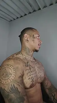 Snapshot of David_tatto1 chatting on 05-15-26, 01:14 David tatto1 online show from 05-15-26, 01:14
