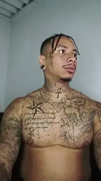 Snapshot of David_tatto1 chatting on 06-11-26, 04:09 David tatto1 online show from 06-11-26, 04:09