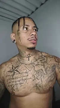 Snapshot of David_tatto1 chatting on 06-06-26, 12:38 David tatto1 online show from 06-06-26, 12:38