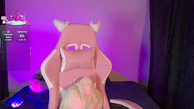 Gaby  Howards online show from 10-31-25, 07:10