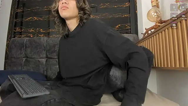 Diamond twink online show from 02-05-26, 01:51