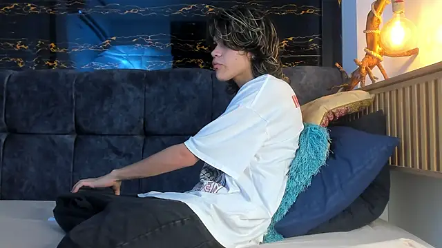 Diamond twink online show from 10-10-25, 07:36