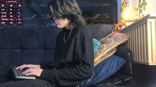 Diamond twink online show from 11-27-25, 04:35