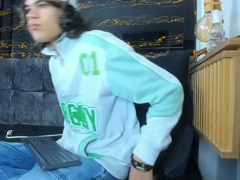 Diamond twink online show from 02-18-26, 01:40