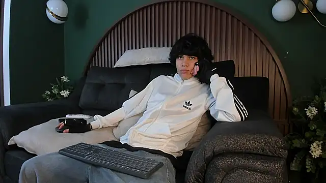 Diamond twink online show from 07-13-26, 05:40
