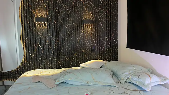 ZOETTAYLOR online show from 11-05-25, 08:34