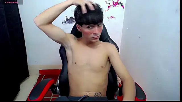 Thommy cute online show from 10-31-25, 01:24